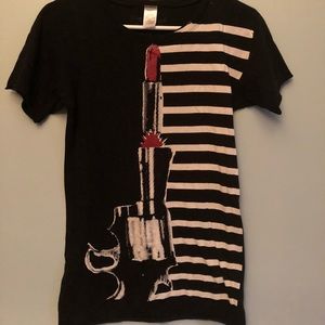 Lipstick bullet tee